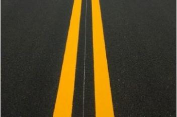道路交通標(biāo)線在性能上有什么樣嚴(yán)格的要求呢？