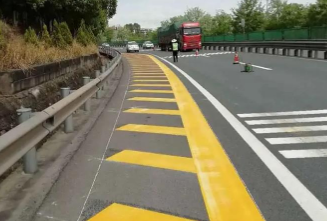 十堰恐龍化工創(chuàng)新驅(qū)動，引領(lǐng)道路標線漆生產(chǎn)新高度